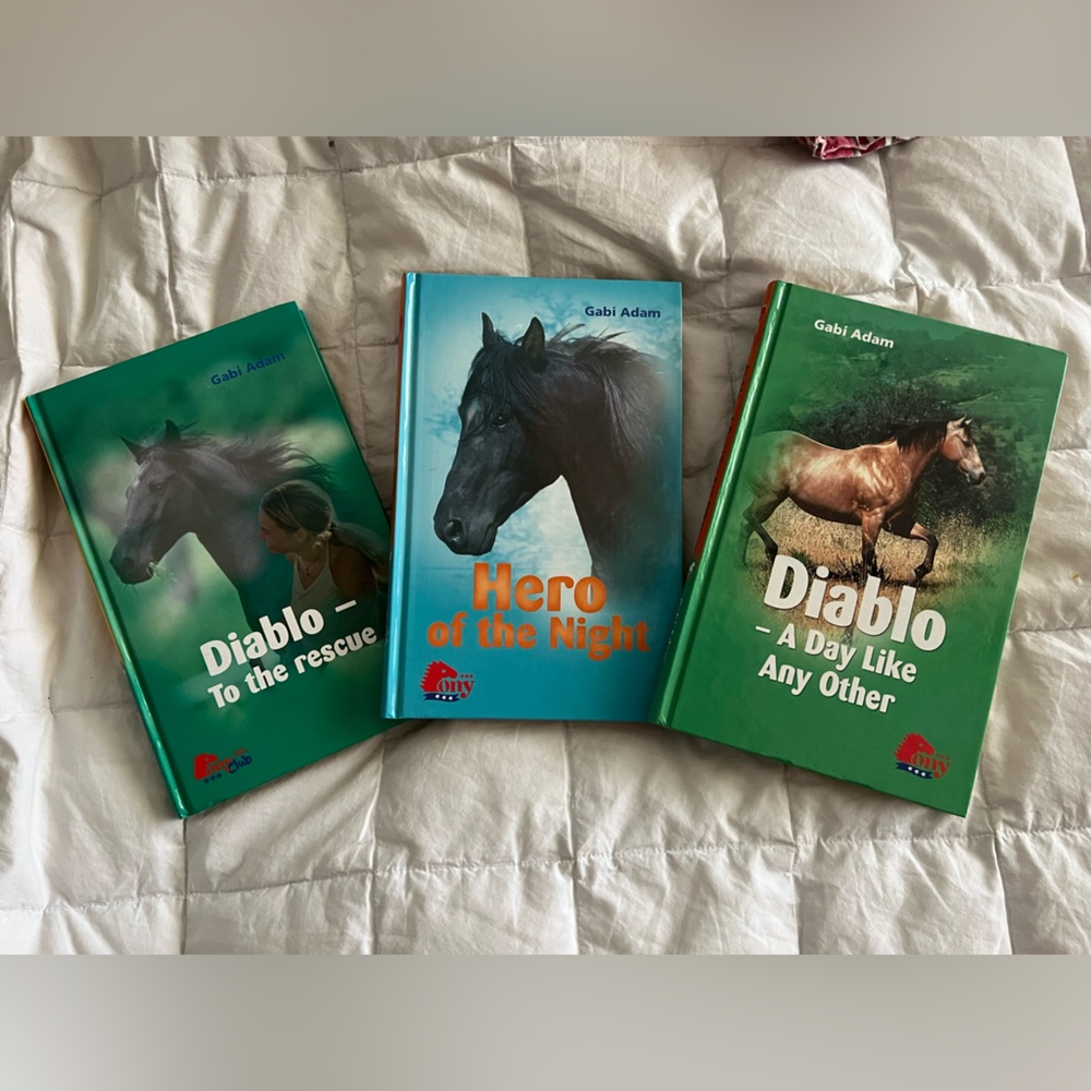 NWOT Pony Club Diablo Series Chapter Books